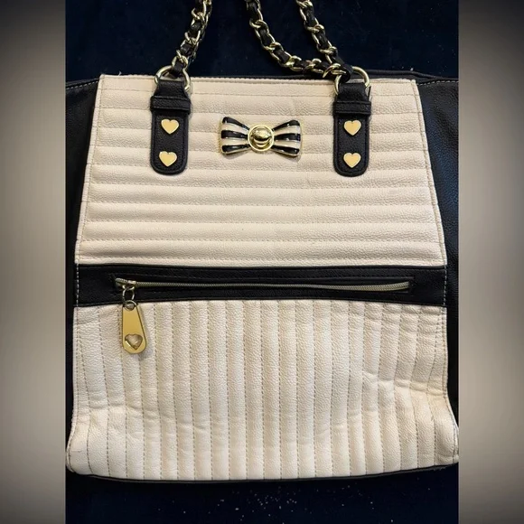 Black & White Betsy Johnson Tote ! - Picture 3 of 12